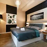 Peninsula Luxury Πανσιόν