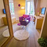 Πανσιόν Peninsula Luxury 4*