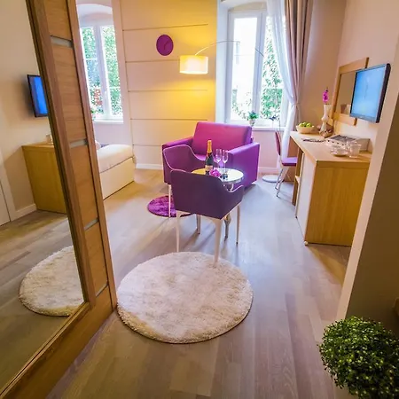 Πανσιόν Peninsula Luxury 4*